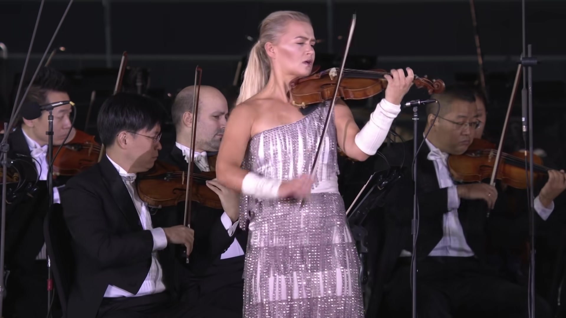 Mari Samuelsen plays Max Richter - November