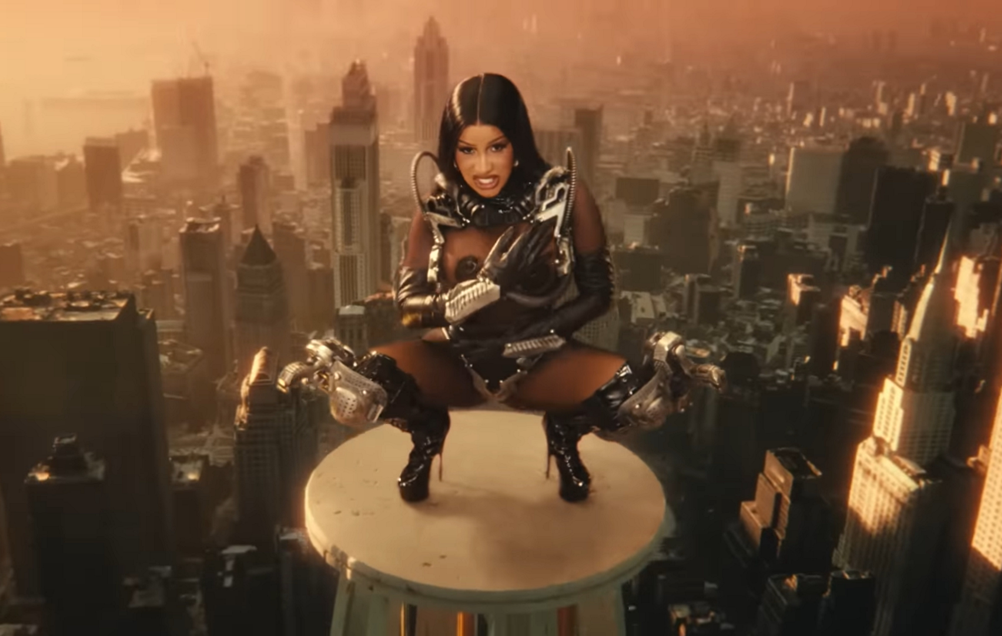 Cardi B - Hot Shit feat. Kanye West & Lil Durk