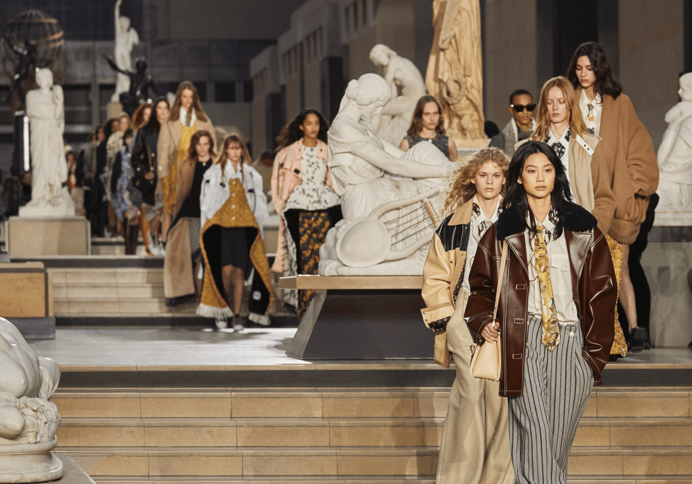 Women’s Fall-Winter 2022 Fashion Show | LOUIS VUITTON