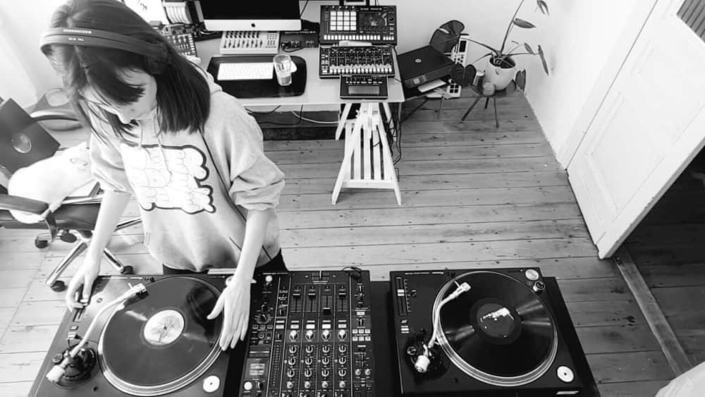 Amelie Lens vinyl home session