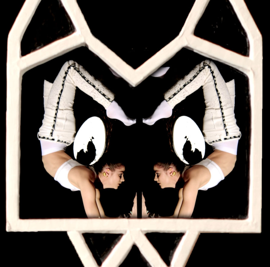 CHANEL Dancing