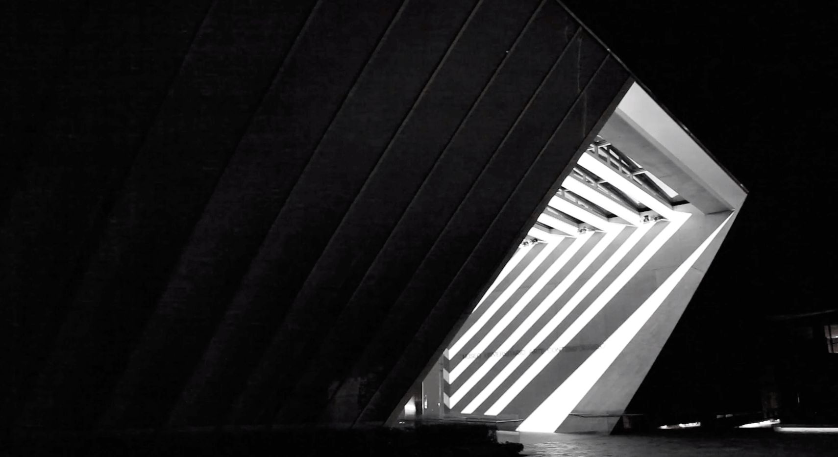 para-polis [muac]