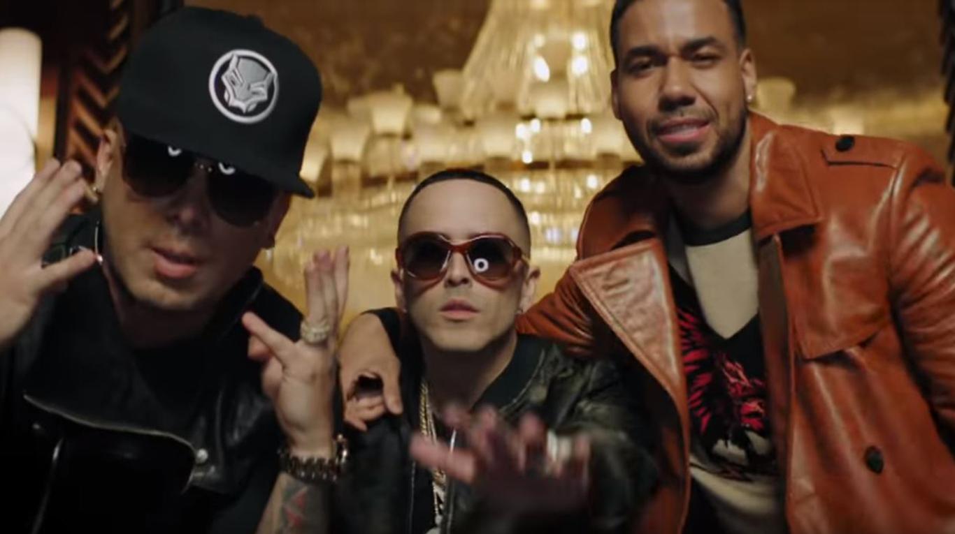 Wisin & Yandel, Romeo Santos - Aullando