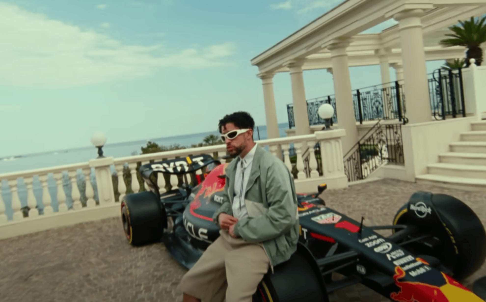 BAD BUNNY - MONACO