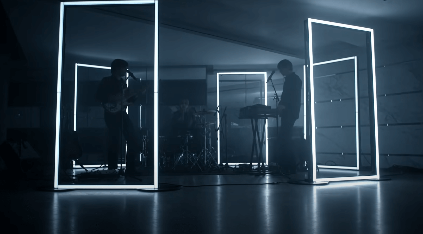 SAINT LAURENT - LIVE SESSIONS - KEEP DANCING INC