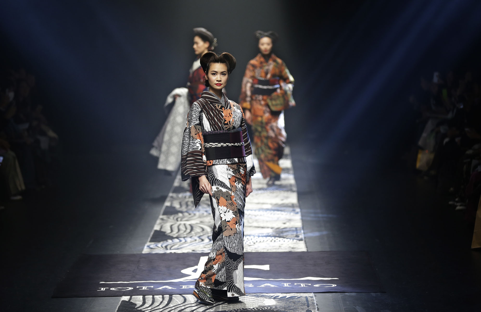 Kimono inspired by the street, Jotaro Saito