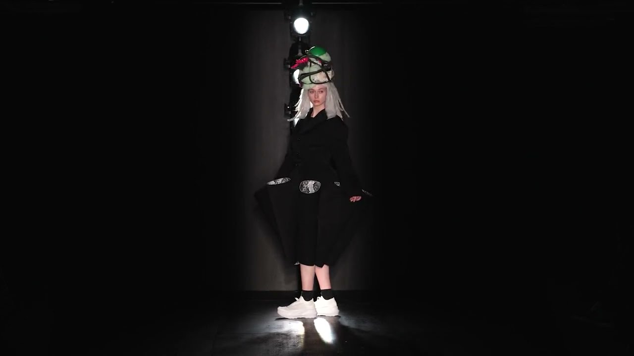 COMME DES GARÇONS FALL/WINTER 2022 MINI-SHOW