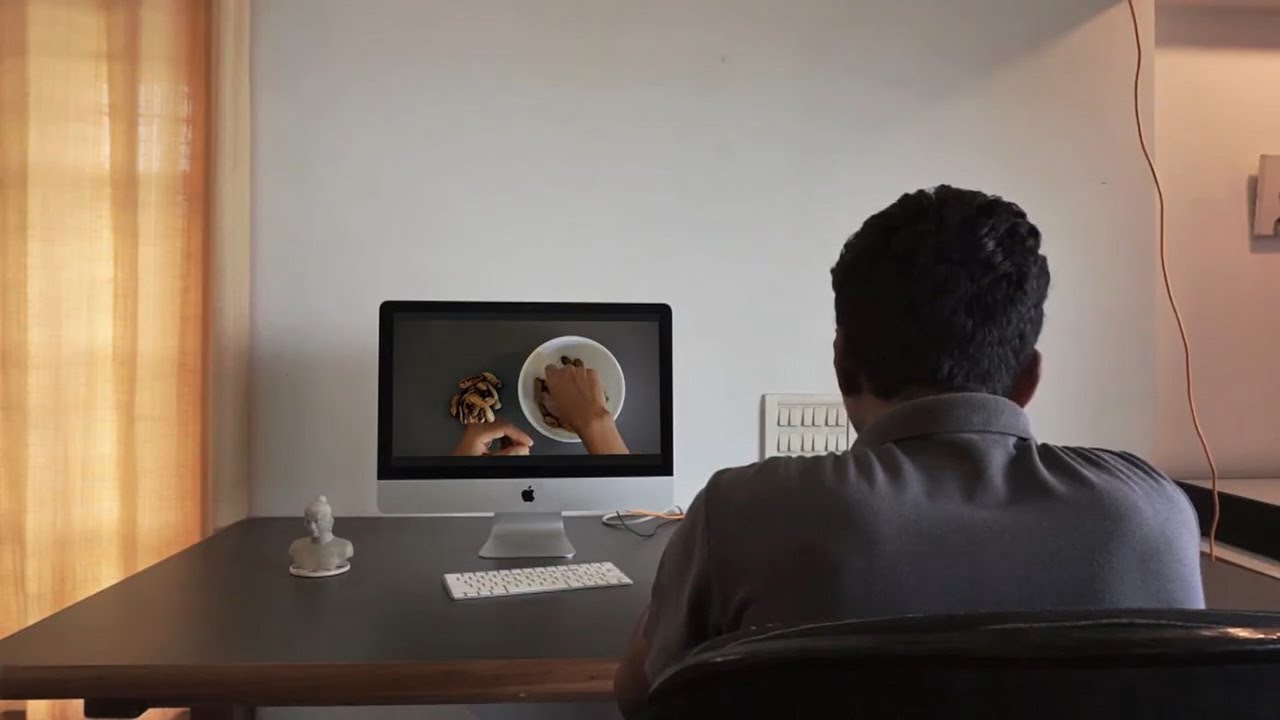 アモル・K・パティル《じっと見つめる》/ Amol K. Patil "Study oneself"