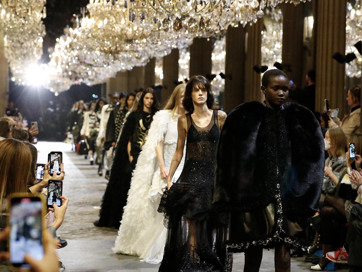 Women’s Spring-Summer 2022 Fashion Show | LOUIS VUITTON