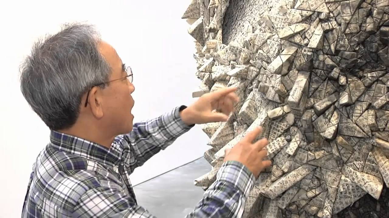 Chun Kwang Young, a Korean artist working with hanji.